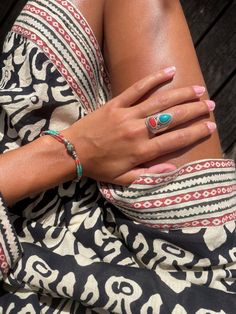 Bague en corail et turquoise montée sur argent