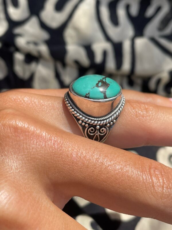 Détail côté bague turquoise